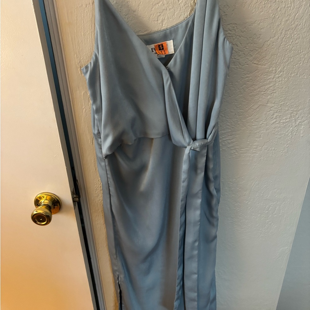 Elegant Light Blue Sleeveless Dress